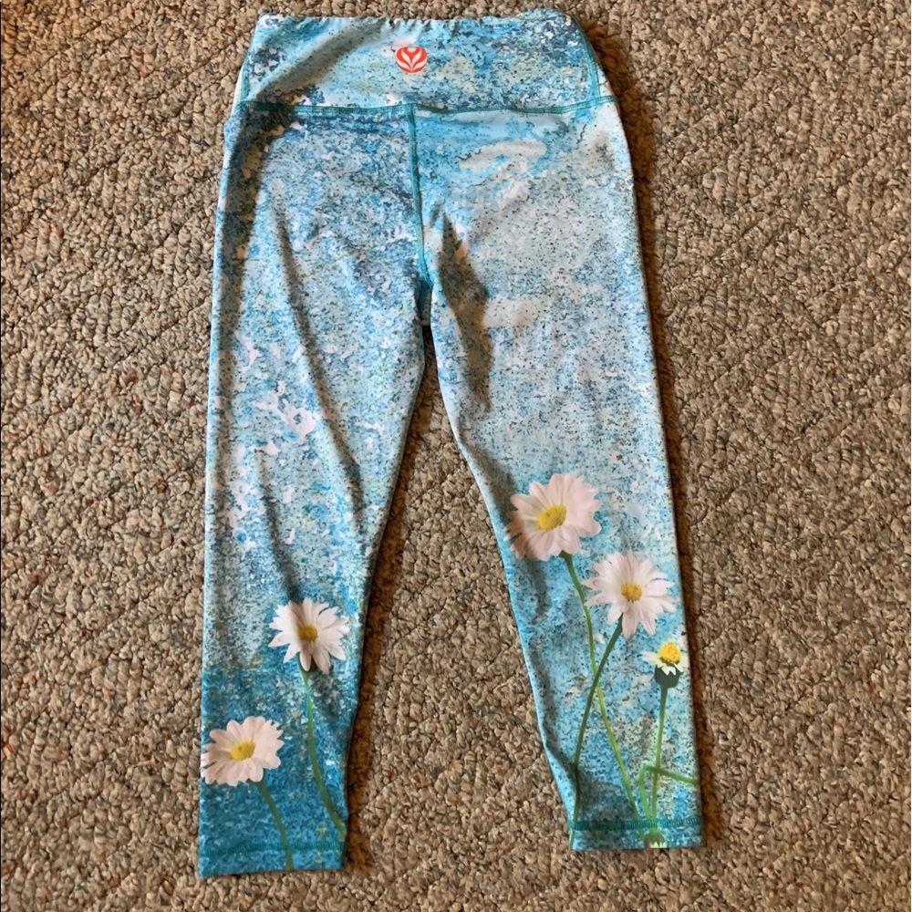 Kali capri leggings with daisies - Picture 2 of 3